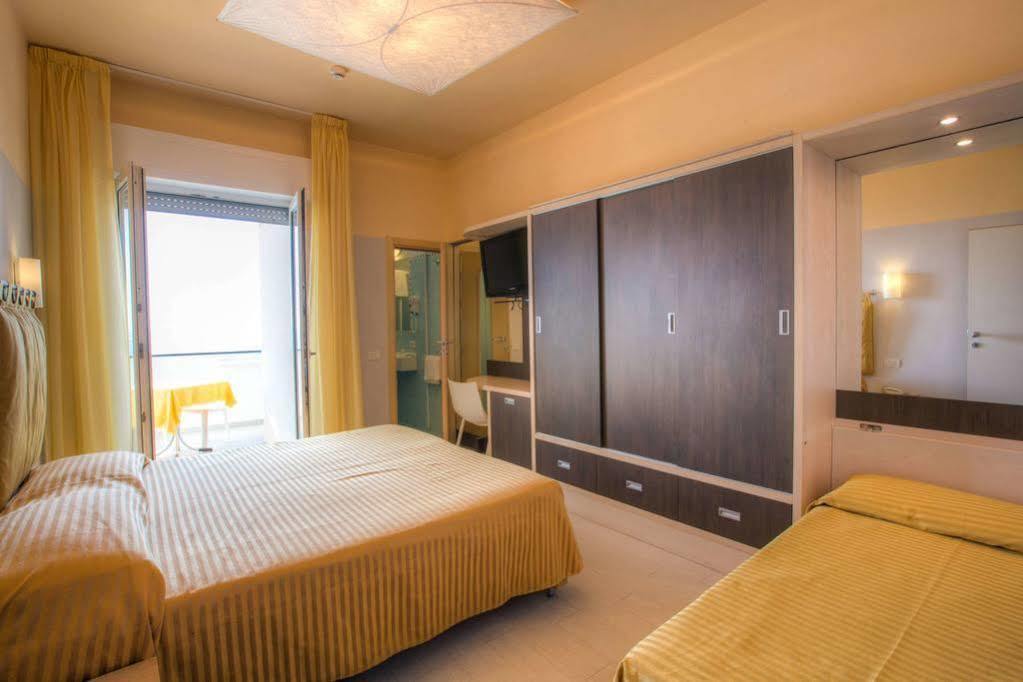 Hotel Commodore Riccione Eksteriør bilde